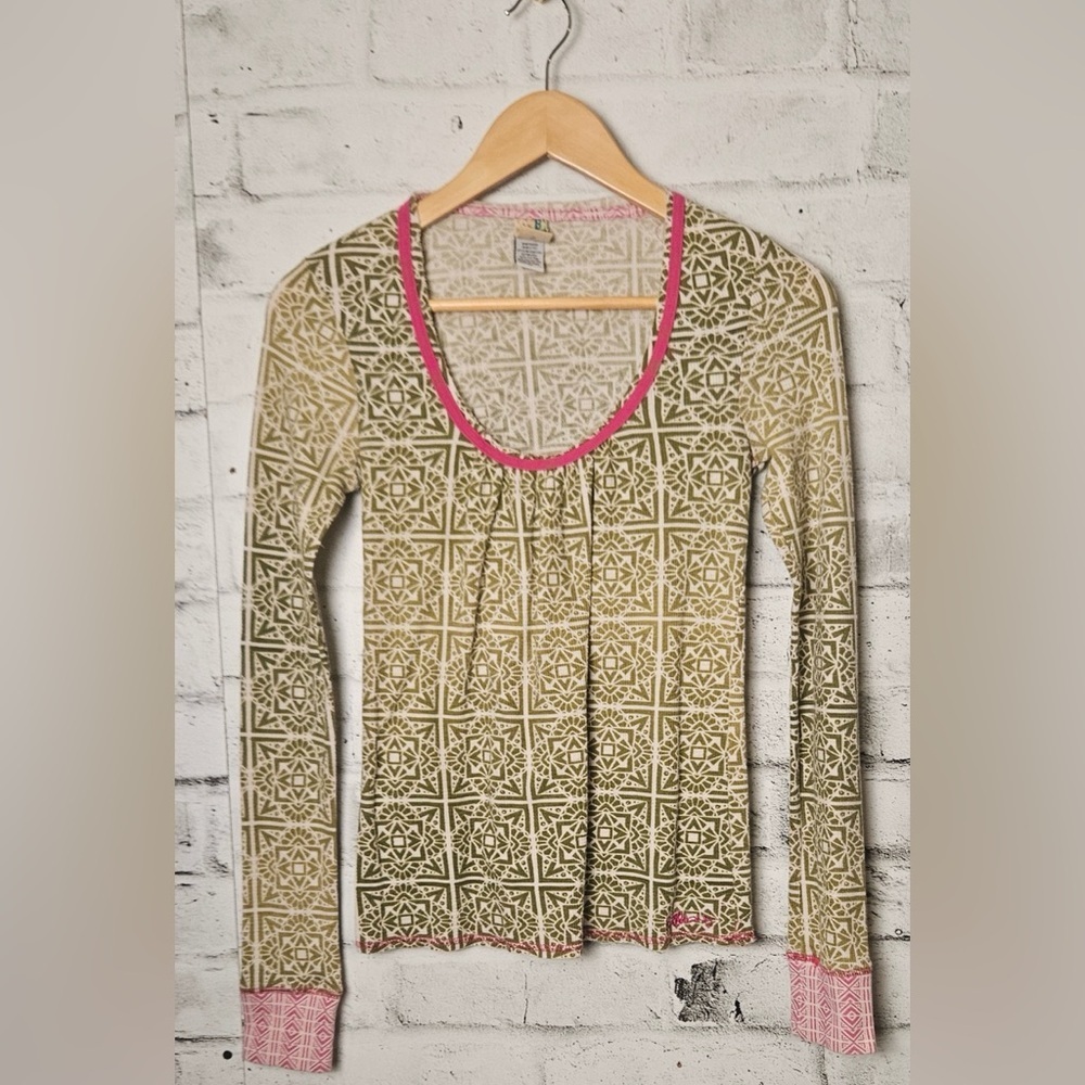 Billabong Womens Medium Geometric Print Long Sleeve Scoop Neck Top